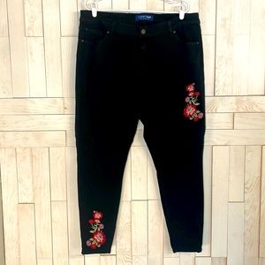 Black stretch denim pant with modern flower accent
